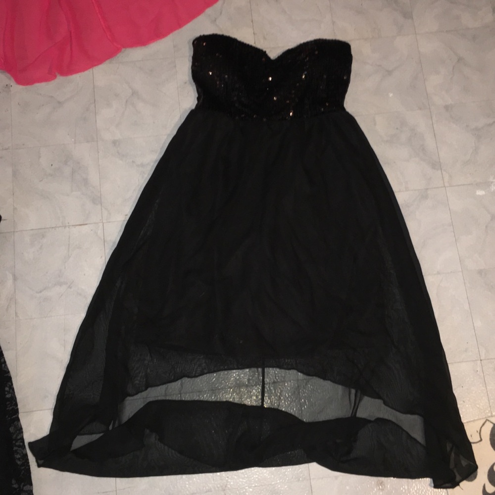 Dresses - Picture 2 of 4